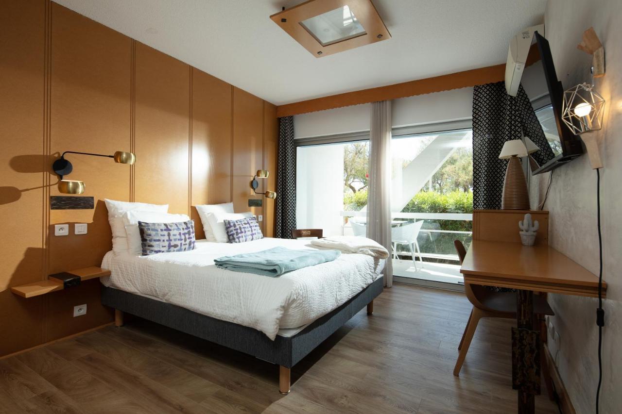Hotel Saint-Clair, Cote Plage Ла-Гранд-Мот Экстерьер фото