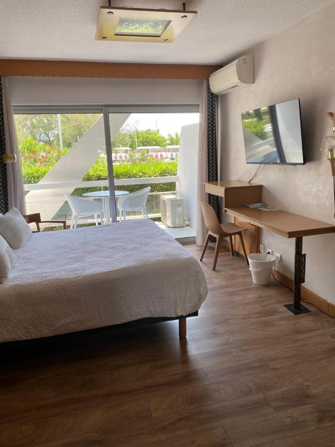 Hotel Saint-Clair, Cote Plage Ла-Гранд-Мот Экстерьер фото
