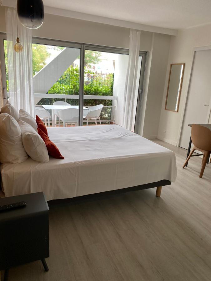 Hotel Saint-Clair, Cote Plage Ла-Гранд-Мот Экстерьер фото