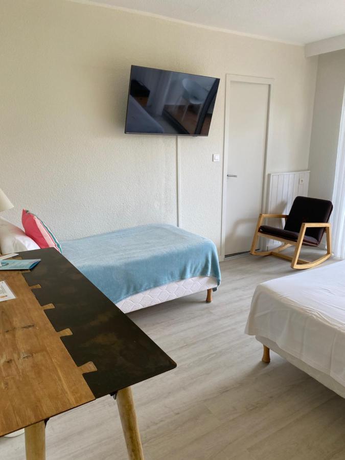 Hotel Saint-Clair, Cote Plage Ла-Гранд-Мот Экстерьер фото