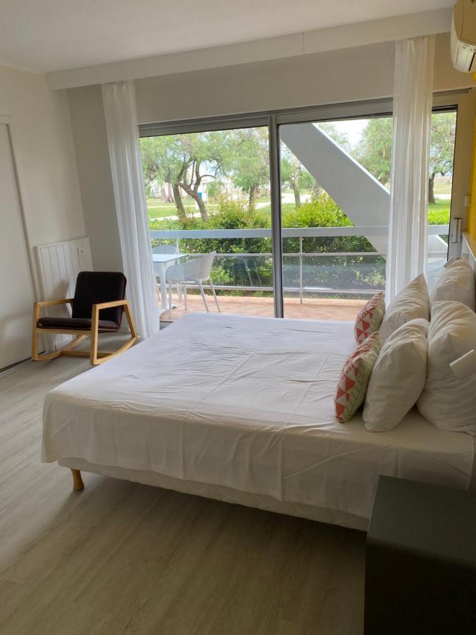 Hotel Saint-Clair, Cote Plage Ла-Гранд-Мот Экстерьер фото