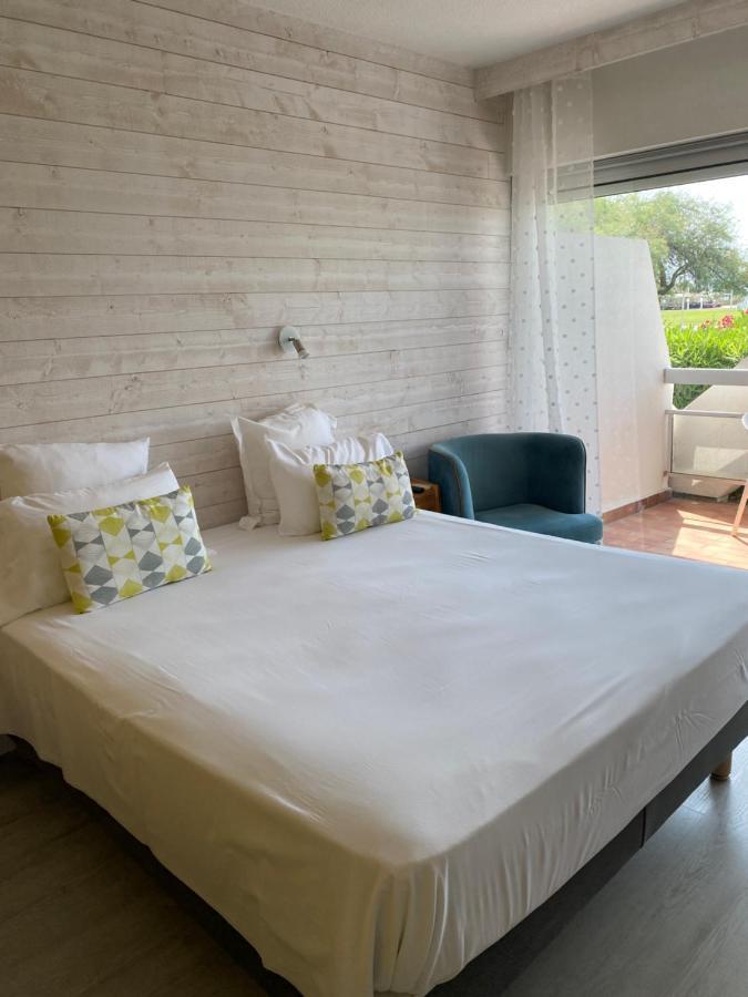 Hotel Saint-Clair, Cote Plage Ла-Гранд-Мот Экстерьер фото