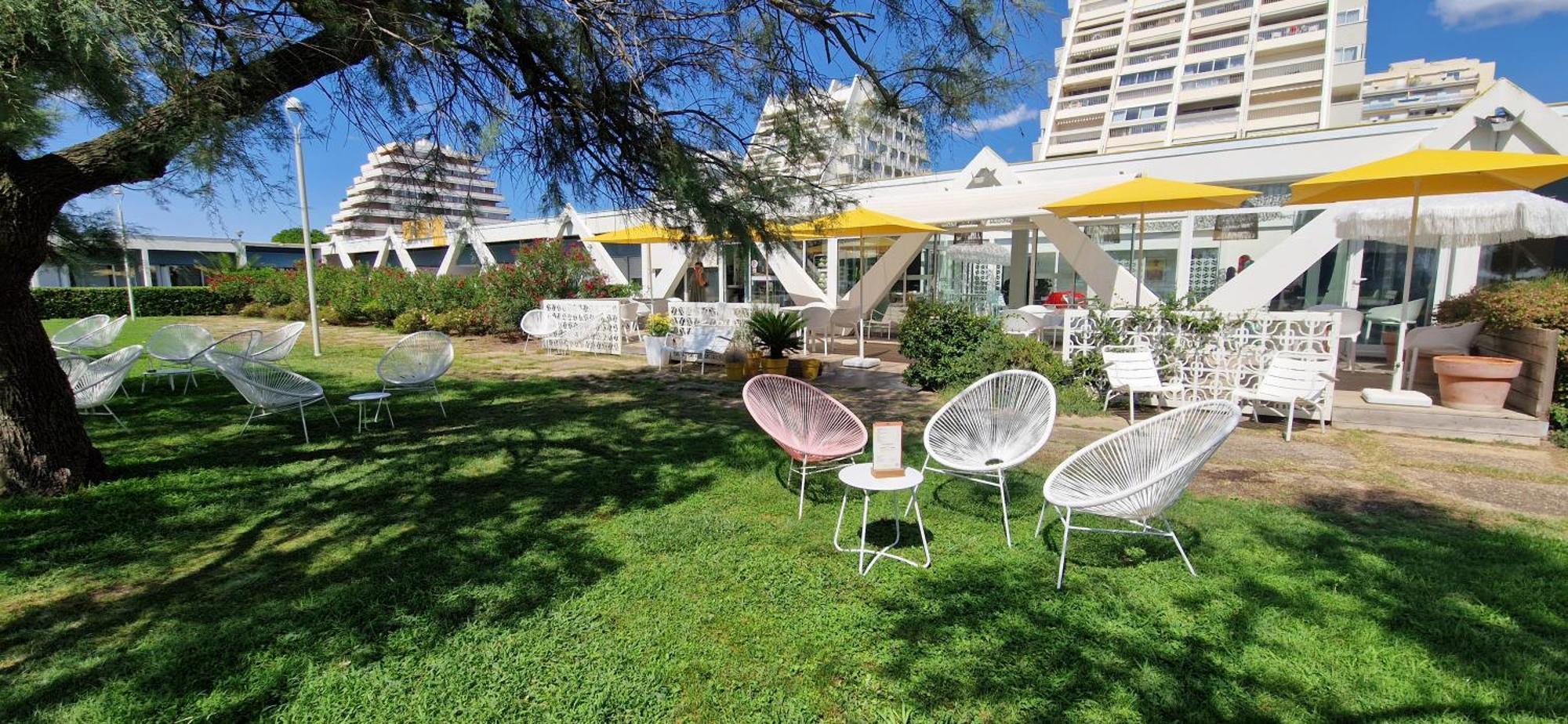 Hotel Saint-Clair, Cote Plage Ла-Гранд-Мот Экстерьер фото
